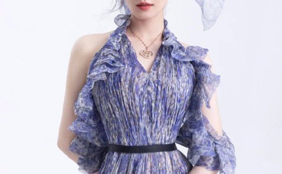 刘诗诗身穿紫色碎花纱裙大秀美背!雪肤玉貌性感撩人