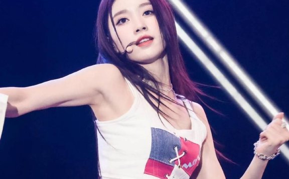 沈小婷最新舞台美图大秀小蛮腰！肤白貌美肌肉结实太性感