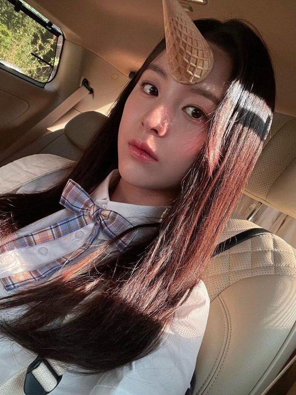 金高银的厌世小妹、演艺圈的画报妖精:《小女子》的老么朴持厚气质超仙气