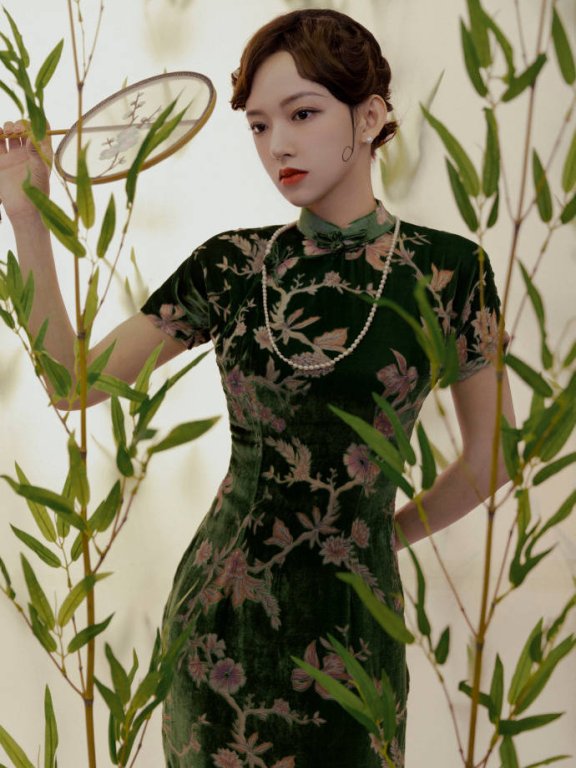 程潇旗袍写真尽显古典韵味!曼妙身材美得令人窒息