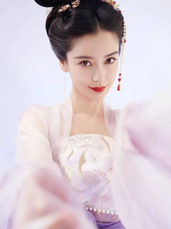 杨颖身穿纱裙飘逸变身嫦娥!恍如天仙美得让人窒息