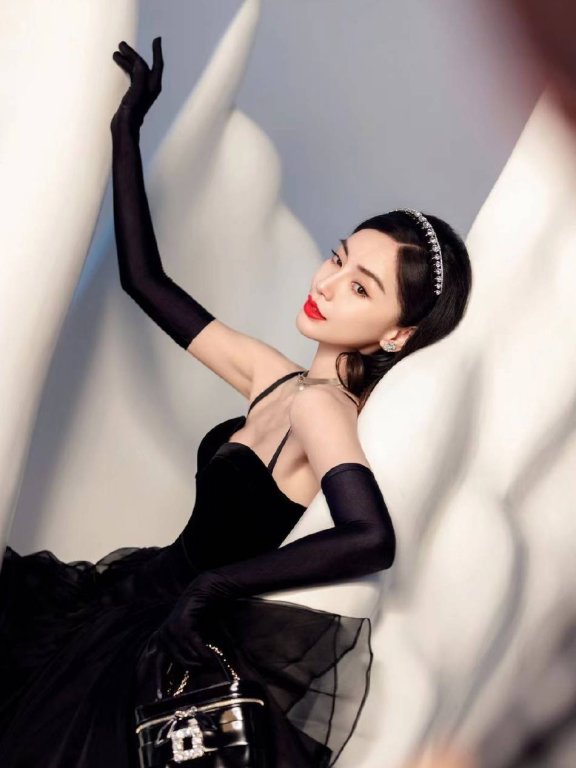 杨颖天鹅幻境美图性感撩人!雪肤玉貌身材曼妙