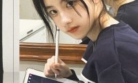 在图书馆往下边塞东西 写作业的时候学长在下面