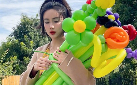 孟子义晒出多组写真靓丽妩媚!肤白貌美大长腿太惊艳