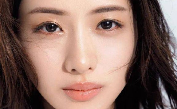 日本女星石原里美最新杂志写真,笑容甜美令人怦然心动!