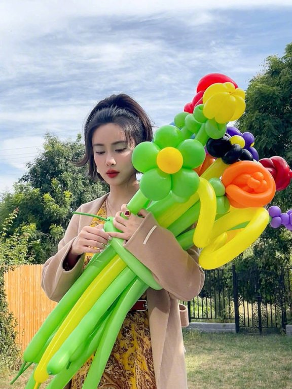 孟子义晒出多组写真靓丽妩媚!肤白貌美大长腿太惊艳