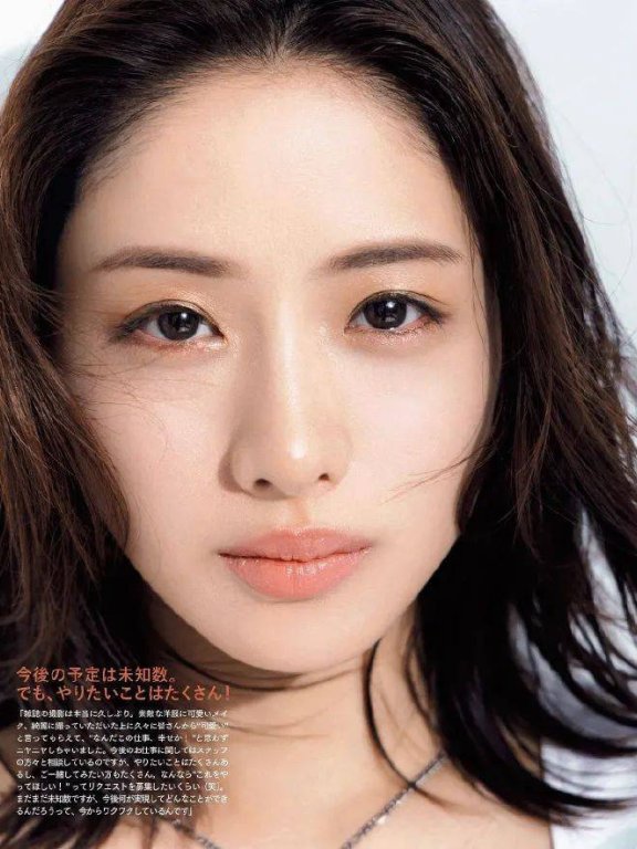 日本女星石原里美最新杂志写真,笑容甜美令人怦然心动!