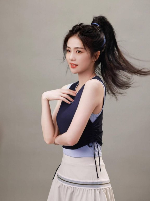 白鹿穿运动套装大秀香肩长腿!乌黑马尾长发美呆了