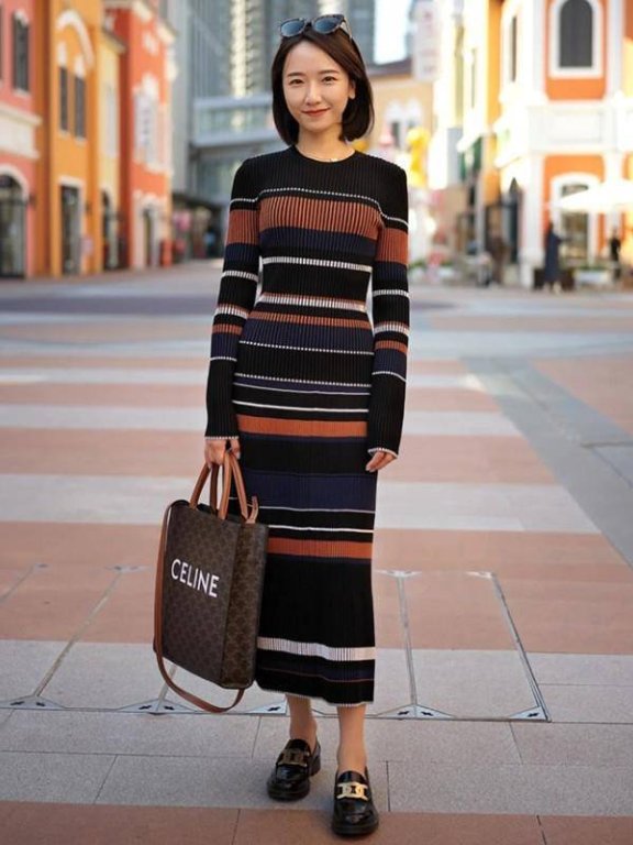 深秋杭州街拍:女生有的穿短裙有的还在穿露脐装,北方真学不来