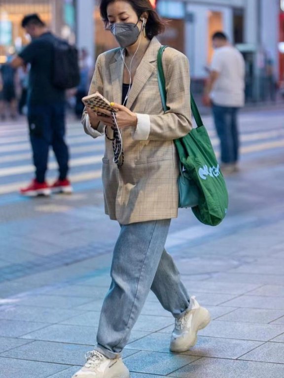 香港街拍:阔腿裤穿搭时尚又有气质,普通人也能穿的很好看