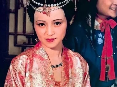 红楼梦贾宝玉和谁发生过关系 书中明确介绍了和袭人同房经历