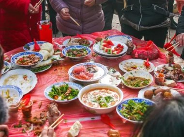 吃席是什么意思 吃席了我坐小孩那桌是什么梗