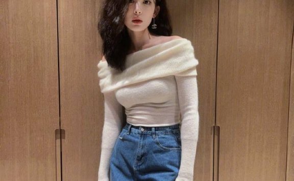 古力娜扎穿一字肩上衣秀大美腿！曼妙身材美得让人窒息