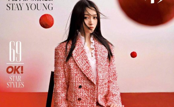 关晓彤穿黑色短上衣秀腹肌甜美酷辣!大长腿性感撩人太迷人