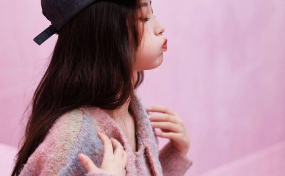 虞书欣写真大秀小蛮腰!肤白貌美大长腿太迷人