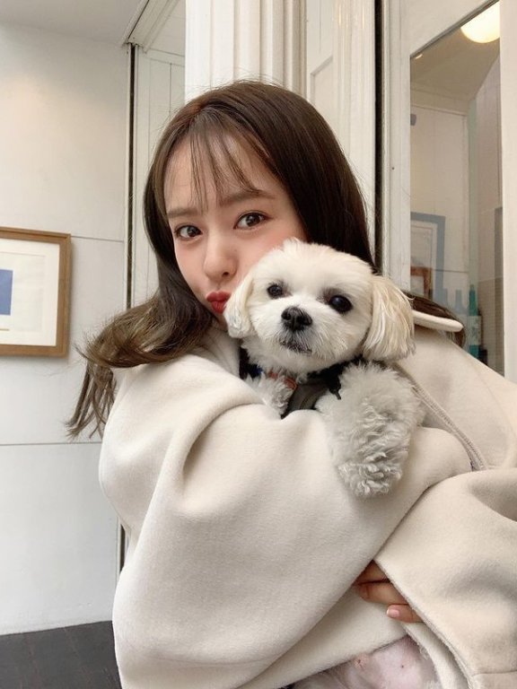 爱狗的女孩都很美！大眼正妹《山田菜菜》引退后让人依旧想念她的性感！