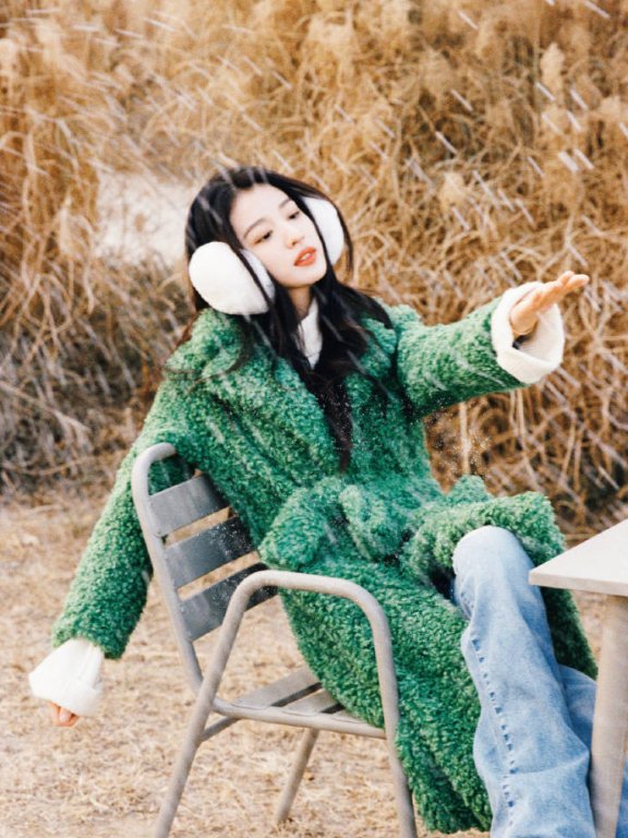 王楚然写真大秀白嫩美背!雪肤玉貌美得让人窒息