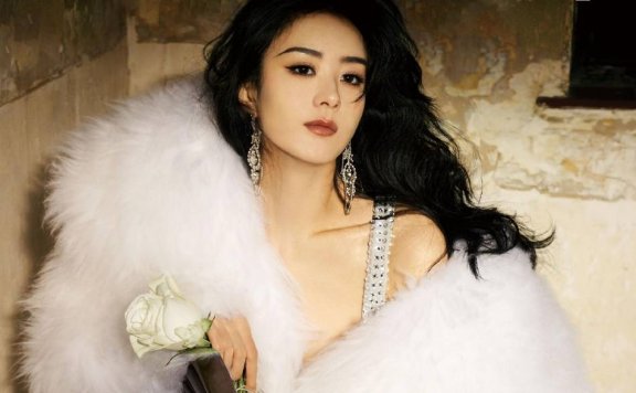 赵丽颖大秀美背细腰高贵妩媚！雪肤玉貌美得让人窒息