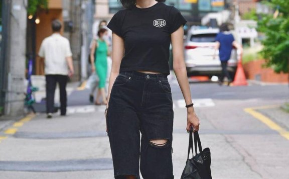 韩国路人街拍没有礼服和高跟鞋,基础款也能玩转时髦