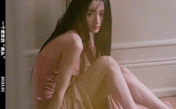 郭晓婷登《男人装》封面!大秀香肩美腿性感撩人