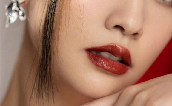 杨丞琳最新写真大秀香肩美背！雪肤玉貌性感魅力猛增