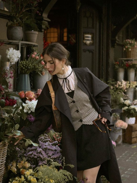 本是摄影师,却因衣品出众成为镜头主角的穿搭博主Chloé