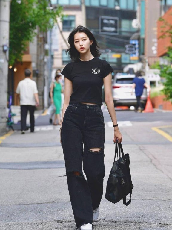 韩国路人街拍没有礼服和高跟鞋,基础款也能玩转时髦