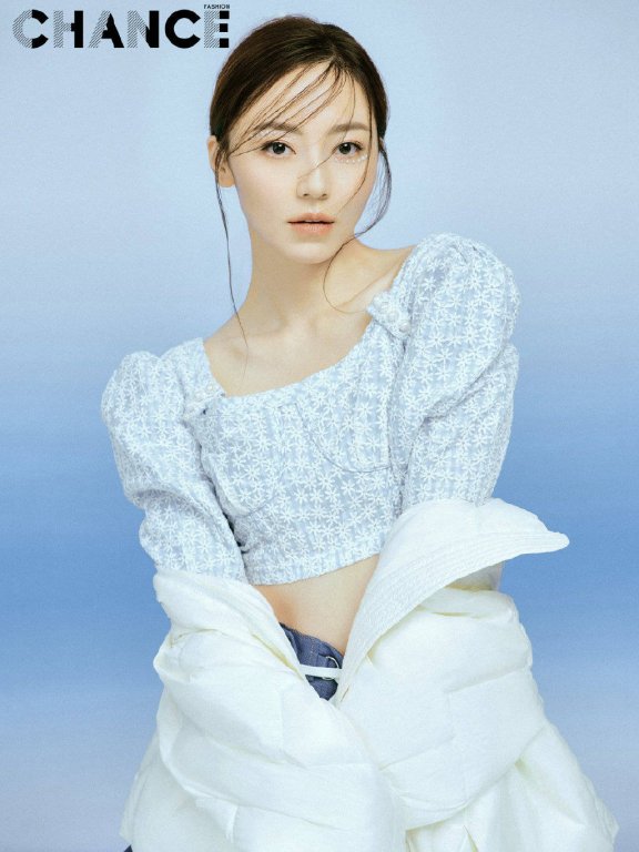黄梦莹靓丽写真大秀小蛮腰!肤白貌美性感美艳