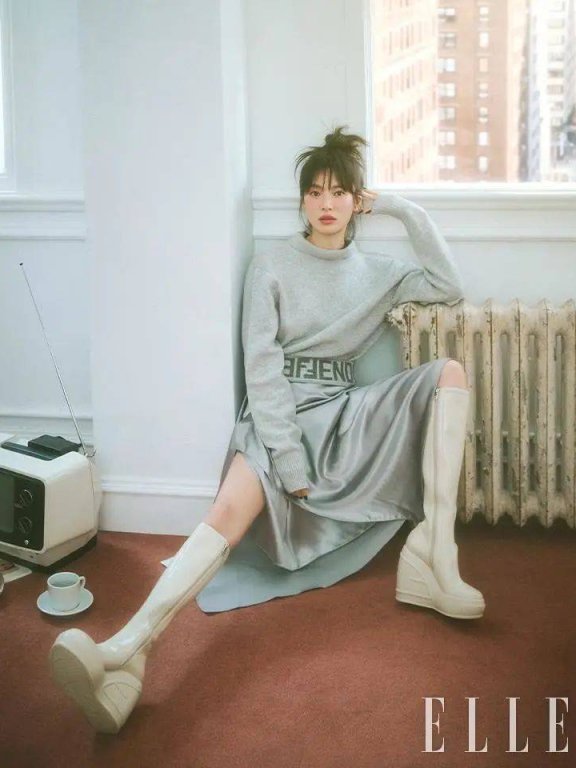 宋慧乔的靓丽写真太柔美!表情娇艳美得让人心动