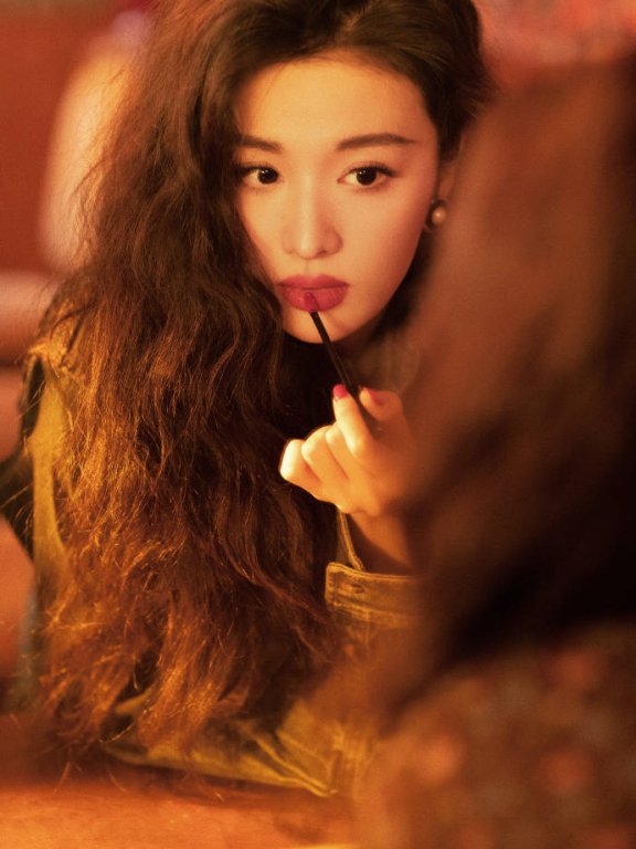 王楚然写真大秀白嫩玉背!肤如凝脂艳若桃李太美了