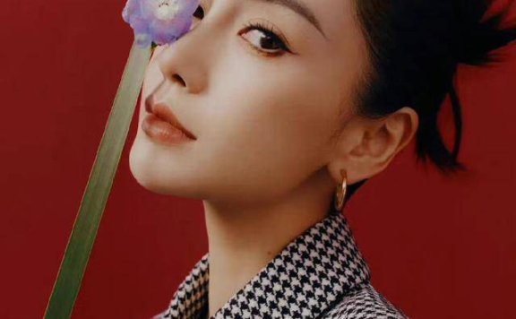 赵丽颖刘诗诗杨颖登金九封面,如破茧之蝶赏尽优美