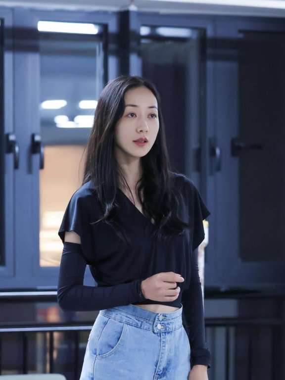 韩雪素颜也很好看,上T恤搭配牛仔裤清爽如少女