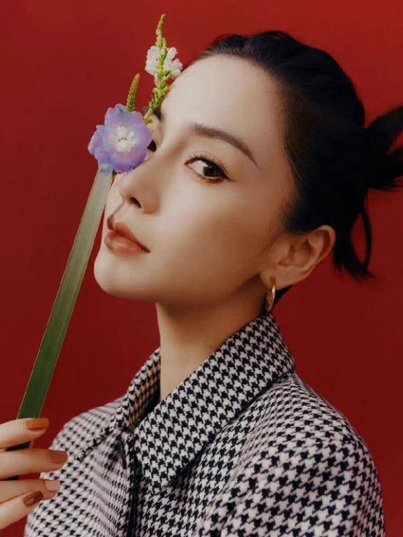 赵丽颖刘诗诗杨颖登金九封面,如破茧之蝶赏尽优美