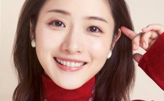 日本女星石原里美红衣超甜写真!微微一笑很倾城