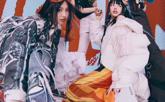 NewJeans的Y2K风格和Nike实在太合拍，这样的鞋子你喜欢吗？