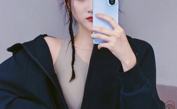 关晓彤穿紧身背心阔腿裤秀蛮腰!曼妙身材性感撩人