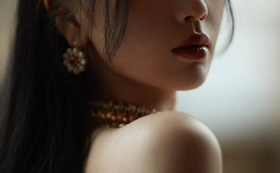 虞书欣异域风鎏金刺绣长裙大秀美背!曼妙身材太性感撩人