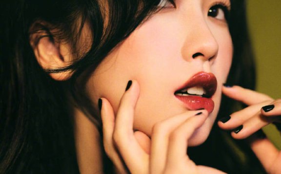 虞书欣拍复古写真图片魅力十足,展示完美身材!