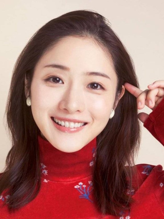 日本女星石原里美红衣超甜写真!微微一笑很倾城