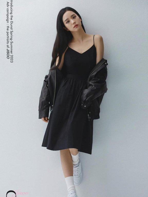 Jisoo代言韩国服装品牌Dunst,演绎简约学院风,官网刚上架就售罄!
