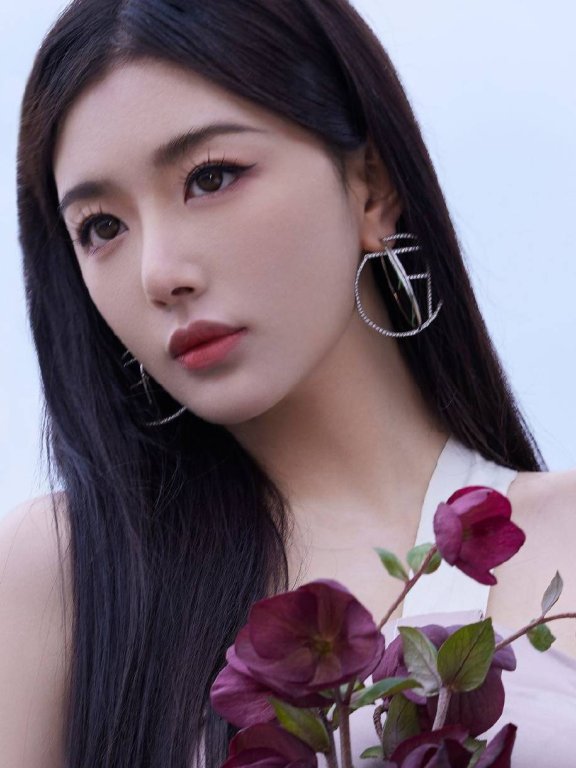曼妙身材性感撩人!孔雪儿穿浅紫色长裙尽显优雅