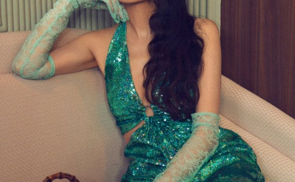 谁能比她适合黑发红唇？舒淇2023绝美造型收获点赞