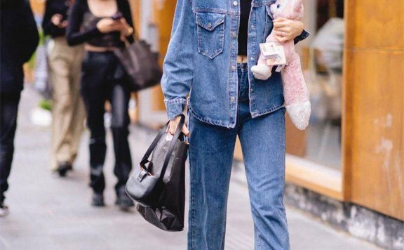 上海街拍：既有长裤拖地，又有下身失踪，两种造型都时髦