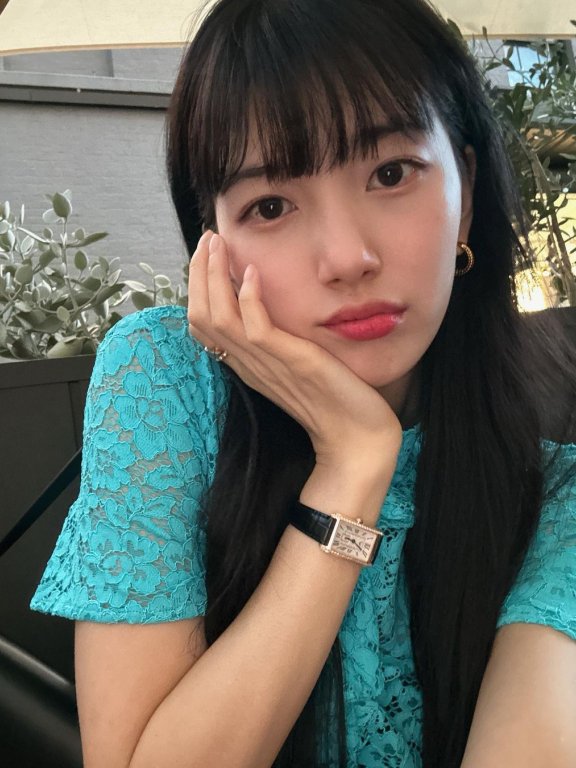 背光也掩盖不了神颜!裴秀智漫画美少女穿搭性感锁骨太迷人