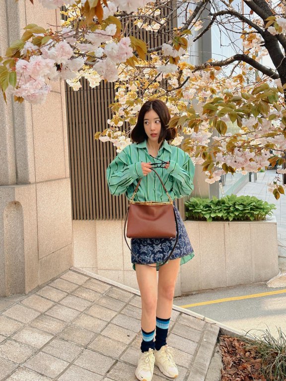 每到换季就要先浏览她的ins!今年春夏学习奇恩世的质感穿搭吧