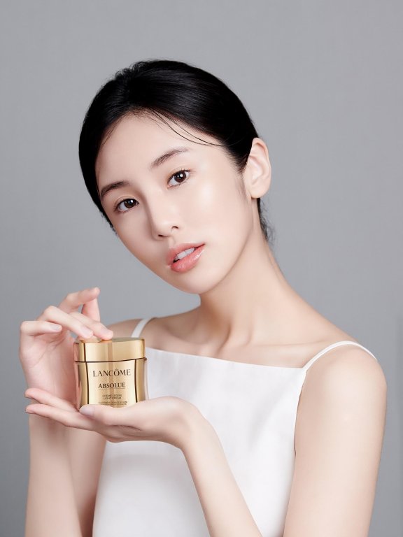 这个夏天油肌人也能入手抗老乳霜单品了，Lancôme玫瑰霜推出了轻盈版