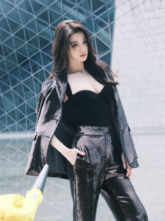王楚然靓丽写真大秀曼妙身材!肤白貌美性感撩人