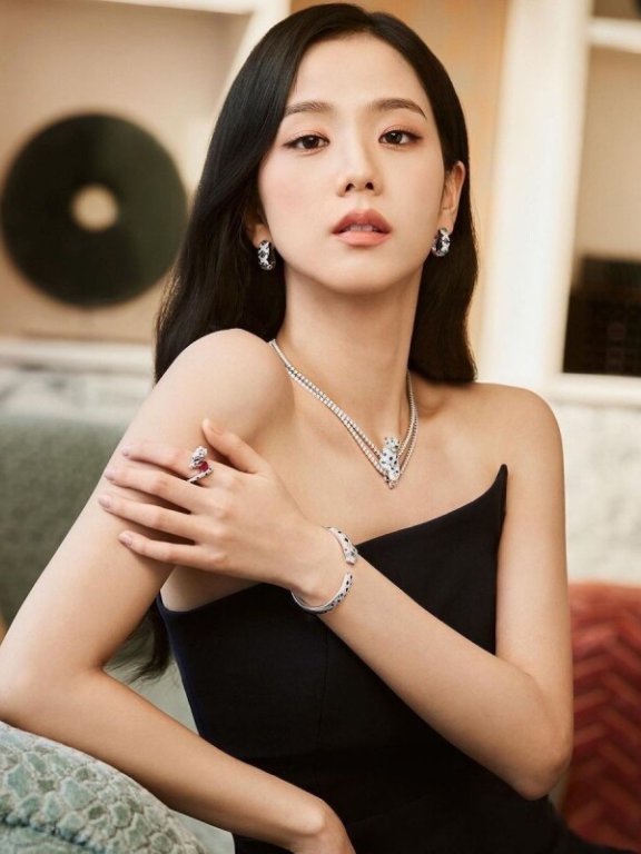 CARTIER 手表、珠宝要怎么选?看JISOO私下精致时髦单品风格!