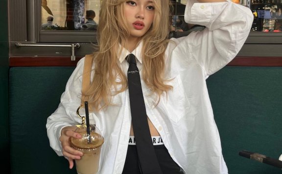 留一头浅色长发，澳洲女生Jamie Nguyen的穿衣打扮有点辣