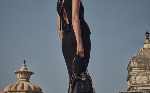 Dior 又带来一款新美包！全新C’est Dior 水桶包，兼具颜值与实用性